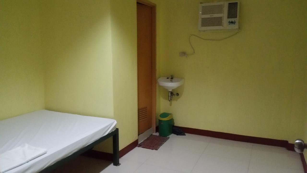 Rms Travellers Inn Poro Bagian luar foto